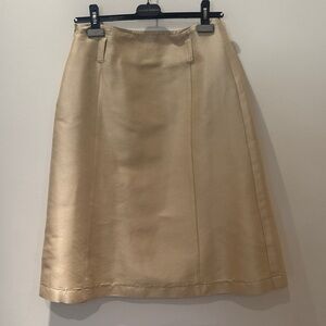 Italian Elegant Gold Women's Skirt. Belt included. Size 44.